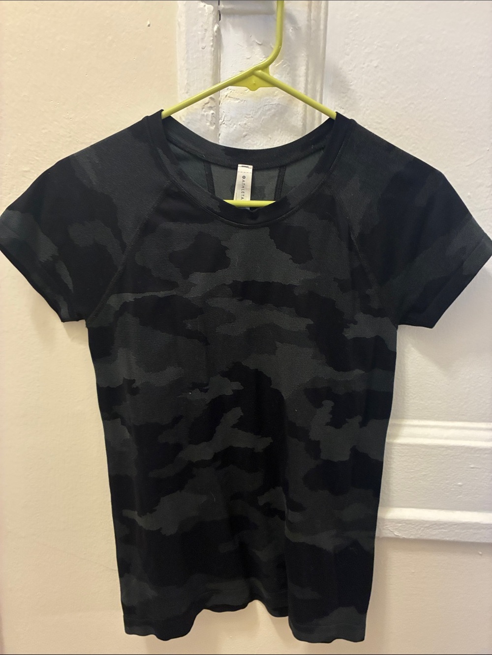 Athleta Black Charcoal Camouflage Momentum Tee